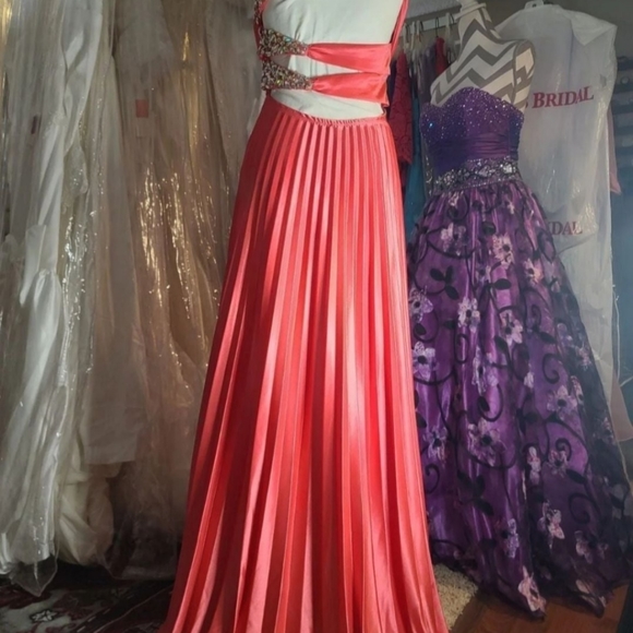 Prom/formal dress - Picture 6 of 10